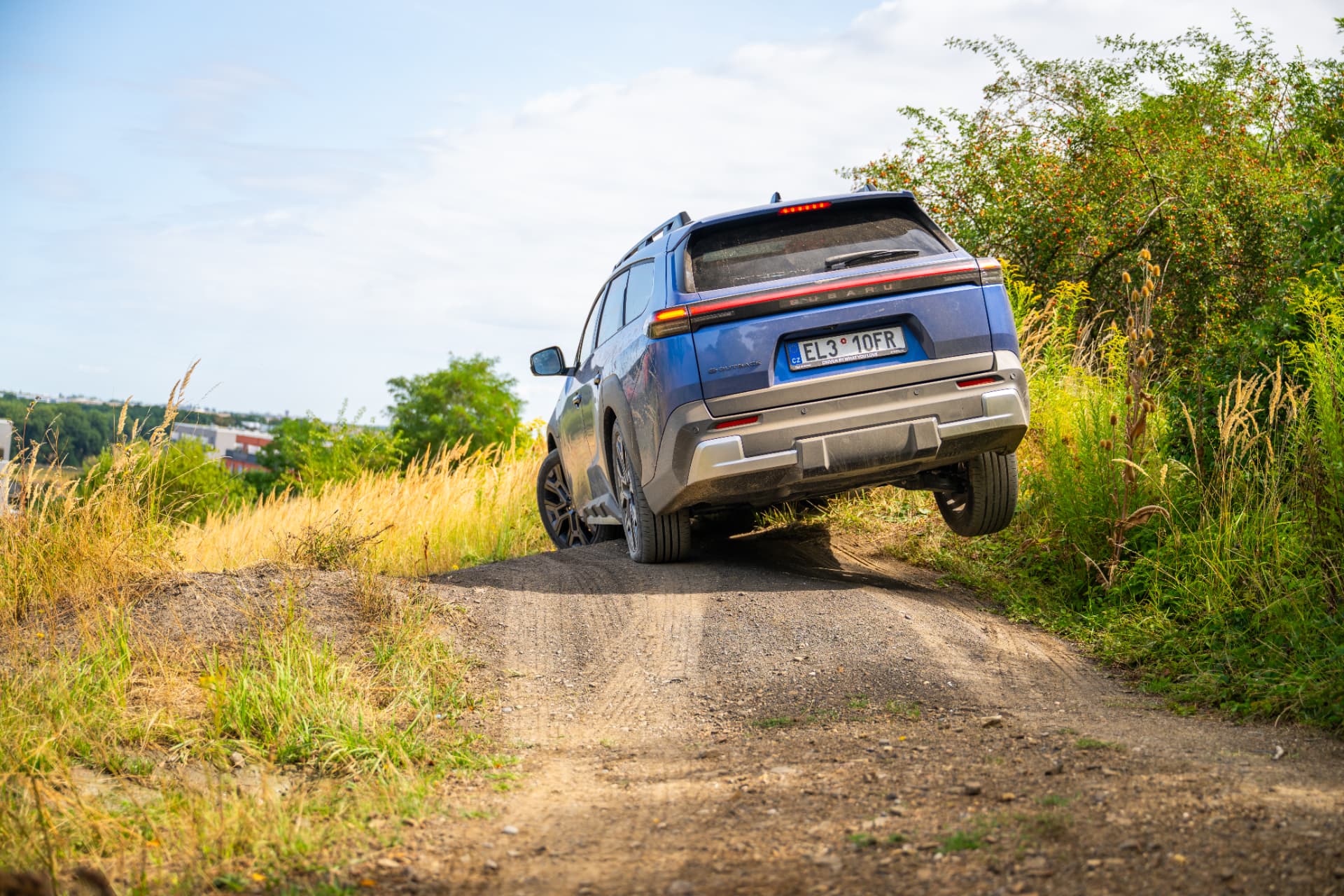E-Outback v prudkém stoupání